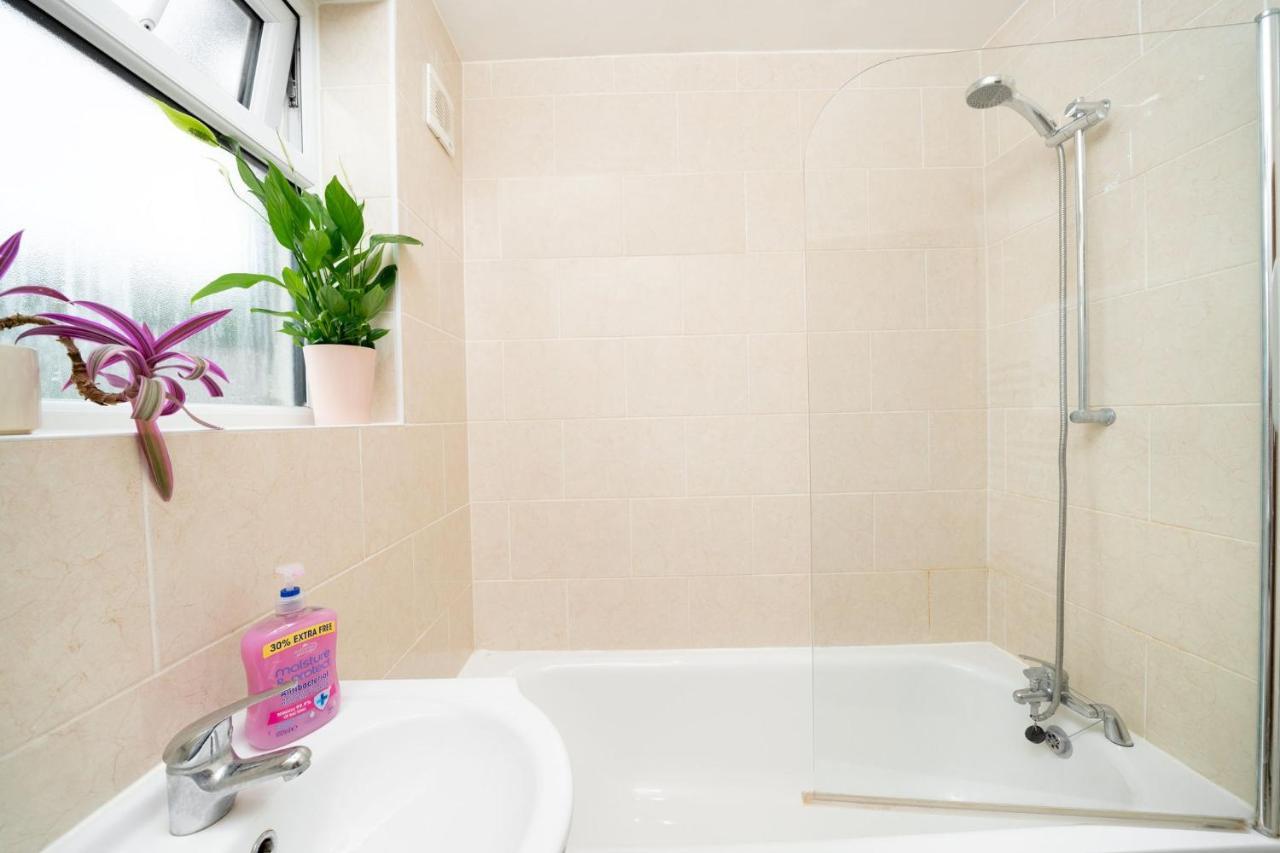 F5 Private Double Room London Exterior photo